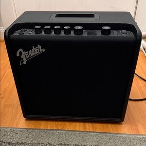 Fender Black guitar amplifier really good